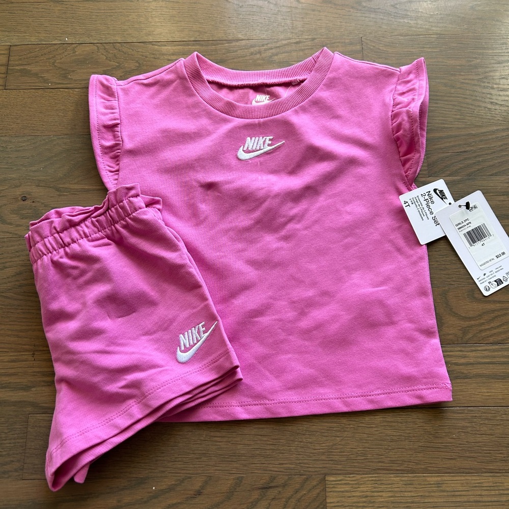 NWT Nike Toddler Set size 4T